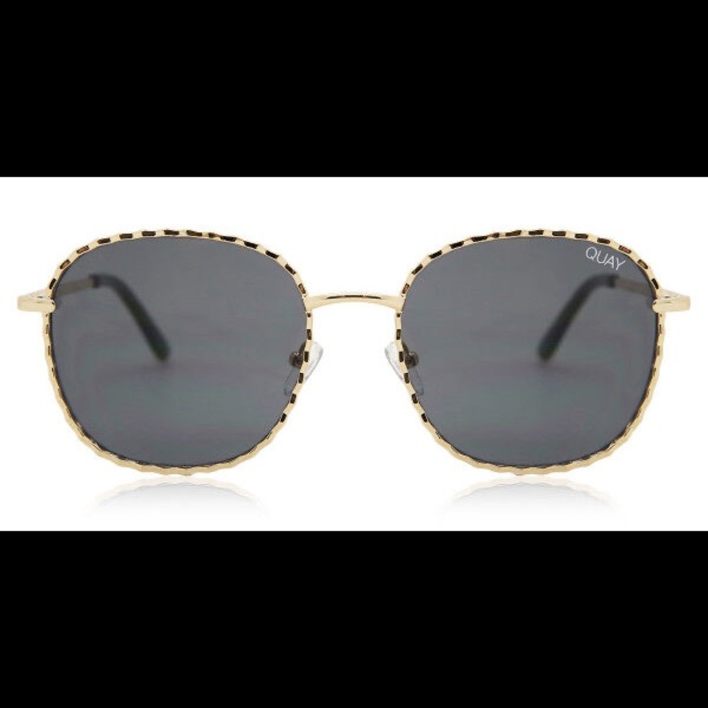 Quay Australia: Jezabell Twist Sunglasses. Worn once. No scratches!